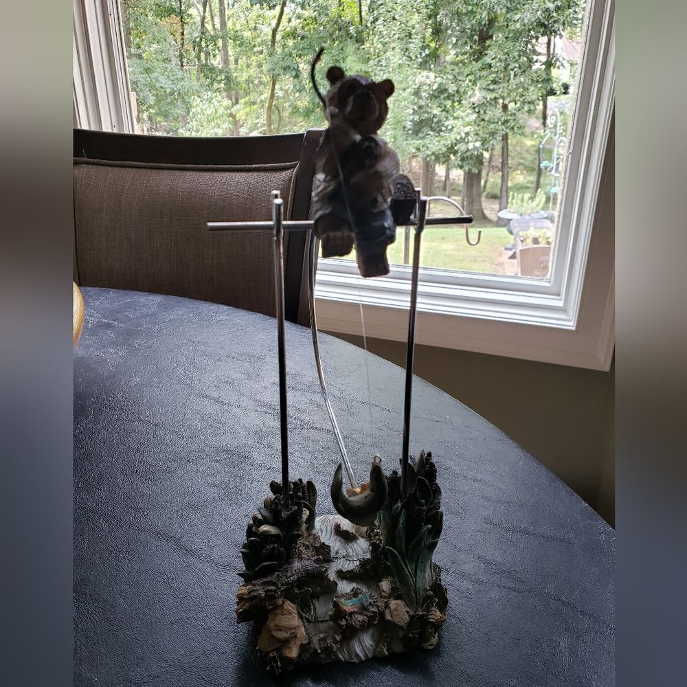 Pendulum Fishing Bear - Picture 3 of 11